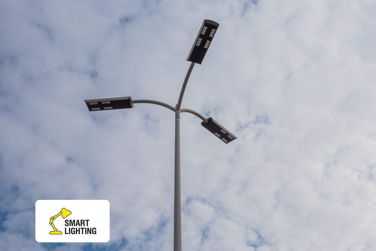 Уличные LED-светильники на территории центра МХП